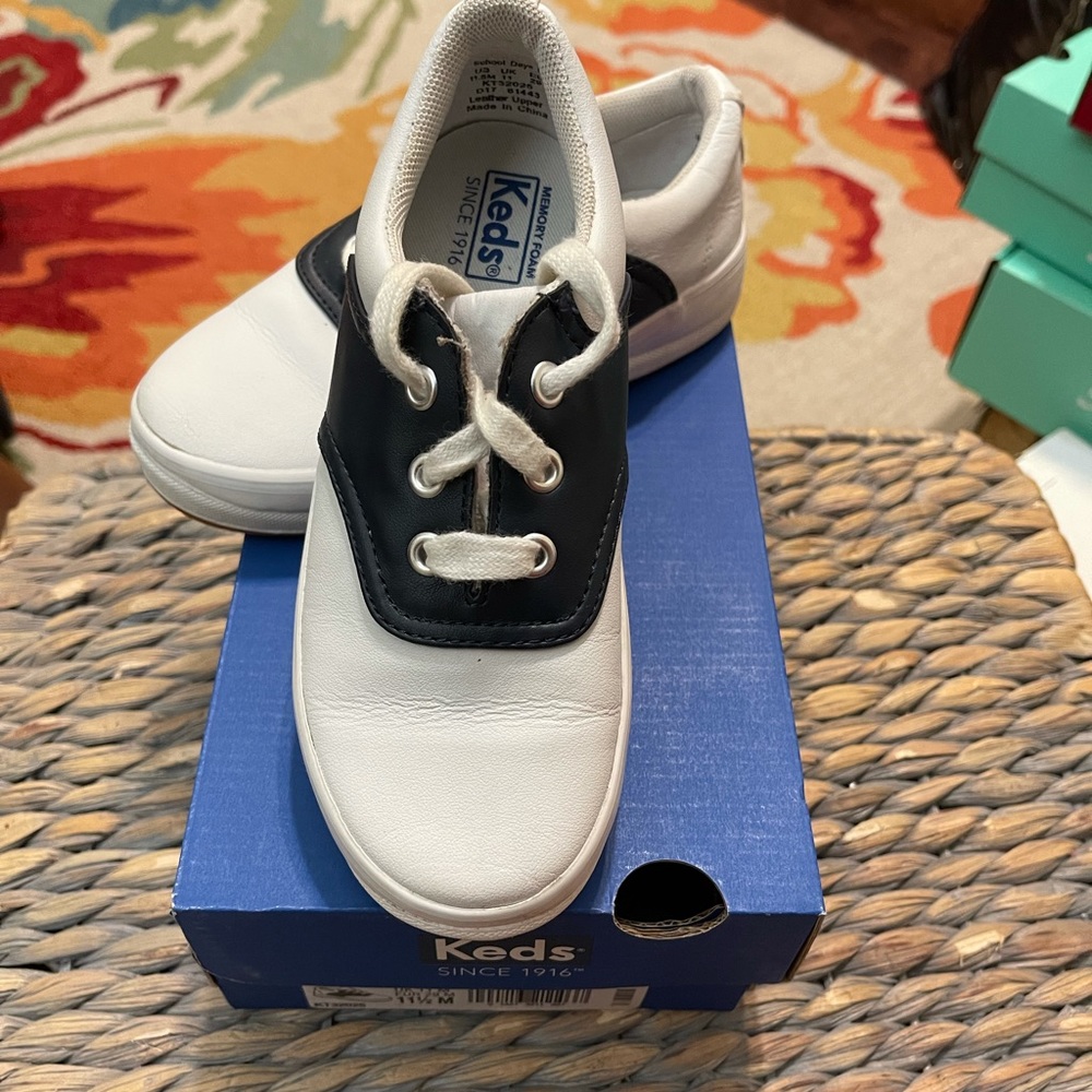 Size 11.5M Girls Oxford Keds